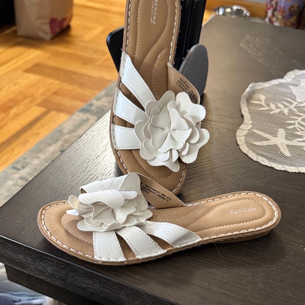Sonoma Women's Sandals with White Floral Accent